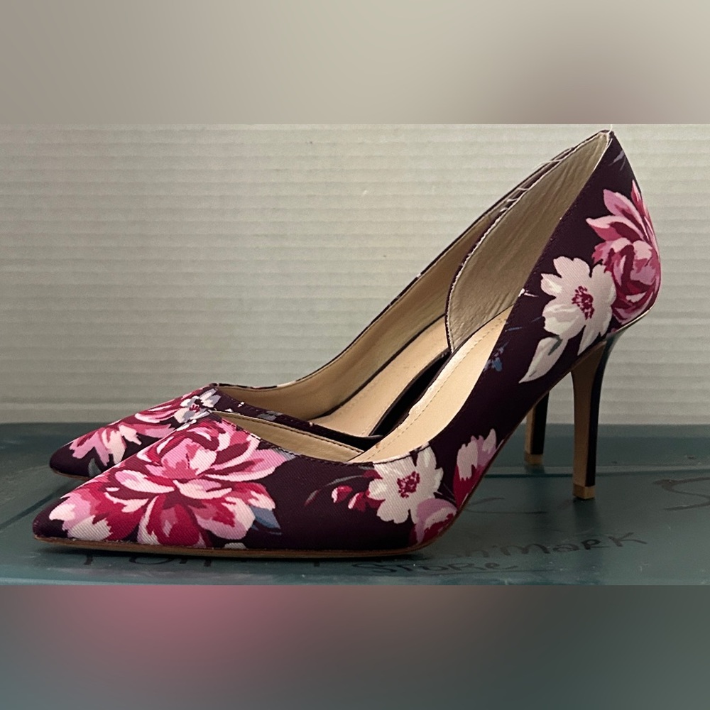 White House Black Market Floral Pointed Toe Heels Women’s Size 6 EUC